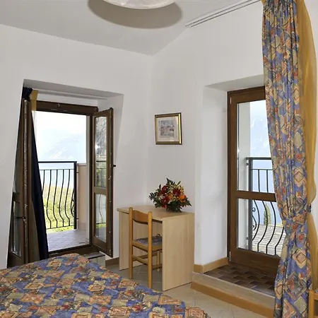 מלון Garda Bellevue 4*